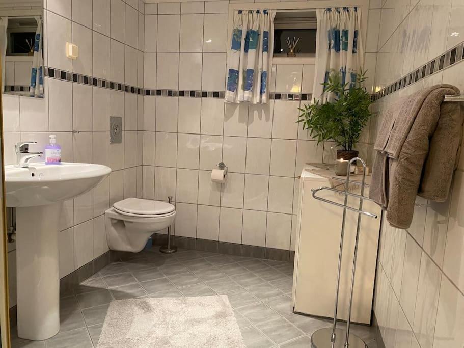 Sentralt Til Og Torp Flyplass Lägenhet *